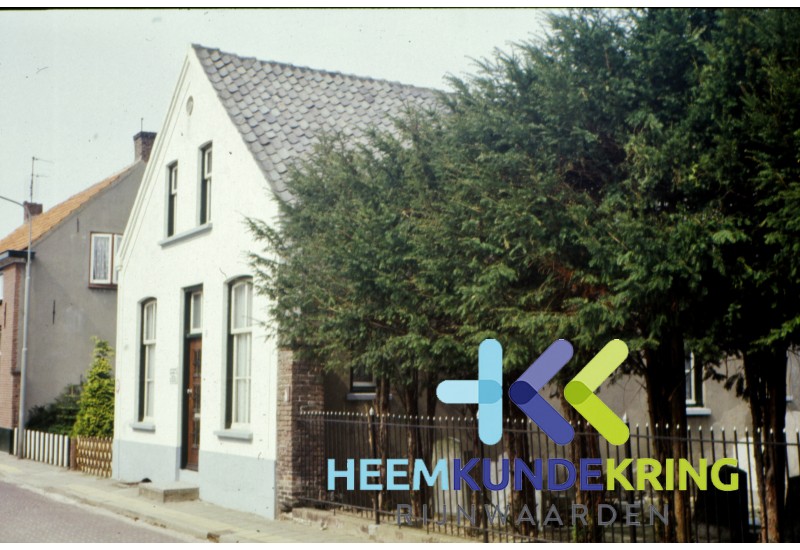 Coll. Gemeente Rijnwaarden Zicht in Tolhuisstraat met NH bergraaf plaats